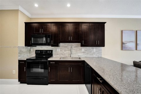 Villa ou maison à vendre à Miramar, Floride: 3 chambres, 148.74 m2 № 2066098 - photo 27