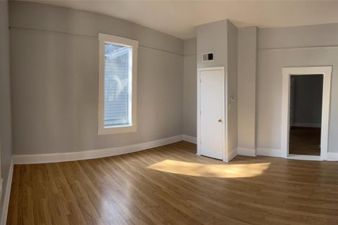 Commercial property in Lakeland, Florida 16 bedrooms, 303.98 sq.m. № 2297031 - photo 4