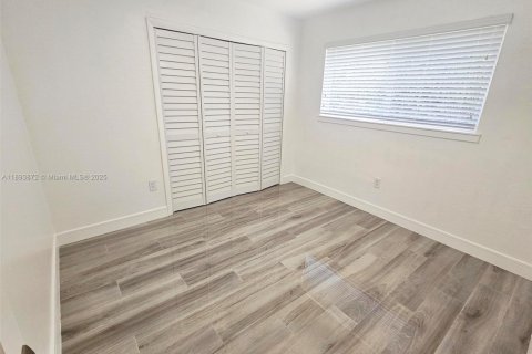 Villa ou maison à louer à Miami, Floride: 2 chambres, 92.9 m2 № 1946567 - photo 12
