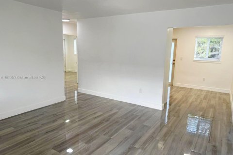 Villa ou maison à louer à Miami, Floride: 2 chambres, 92.9 m2 № 1946567 - photo 8