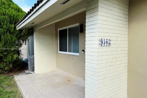 Villa ou maison à louer à Miami, Floride: 2 chambres, 92.9 m2 № 1946567 - photo 1