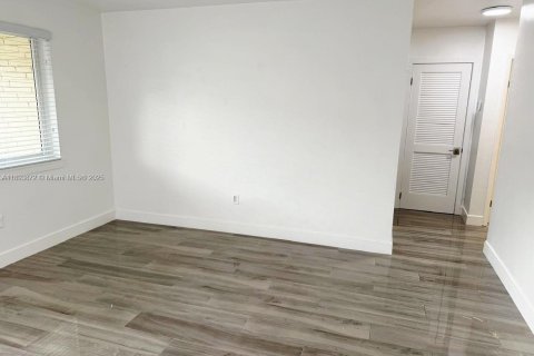 Villa ou maison à louer à Miami, Floride: 2 chambres, 92.9 m2 № 1946567 - photo 9