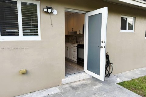 Villa ou maison à louer à Miami, Floride: 2 chambres, 92.9 m2 № 1946567 - photo 7