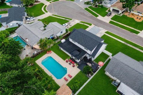House in Tampa, Florida 5 bedrooms, 210.42 sq.m. № 2223698 - photo 3