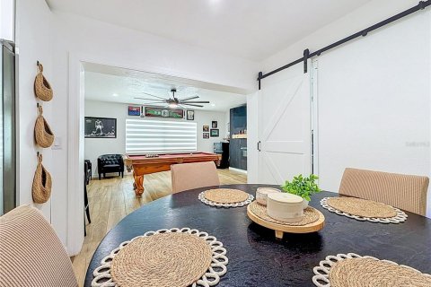 House in Tampa, Florida 5 bedrooms, 210.42 sq.m. № 2223698 - photo 28