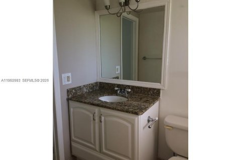 Condominio en venta en Miami, Florida, 1 dormitorio, 66.15 m2 № 2027732 - foto 4