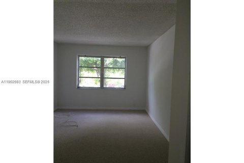 Condominio en venta en Miami, Florida, 1 dormitorio, 66.15 m2 № 2027732 - foto 5