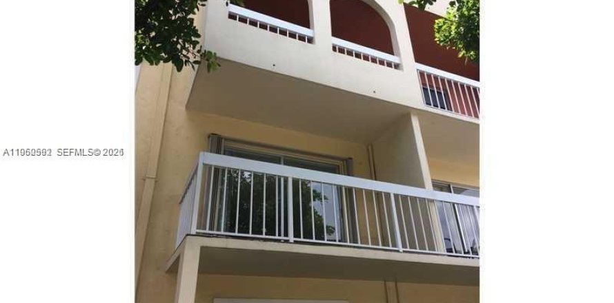 Condominio en Miami, Florida, 1 dormitorio  № 2027732