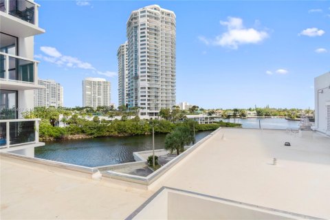 Condo in Aventura, Florida, 2 bedrooms  № 1867565 - photo 25