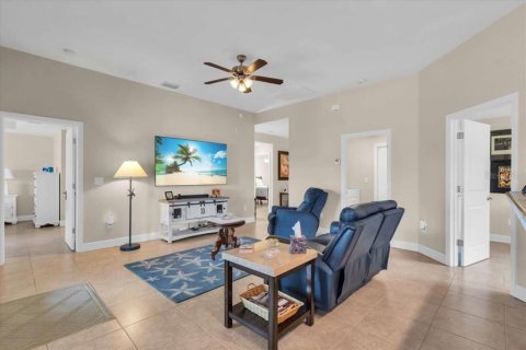 House in Englewood, Florida 3 bedrooms, 143.07 sq.m. № 1838420 - photo 11