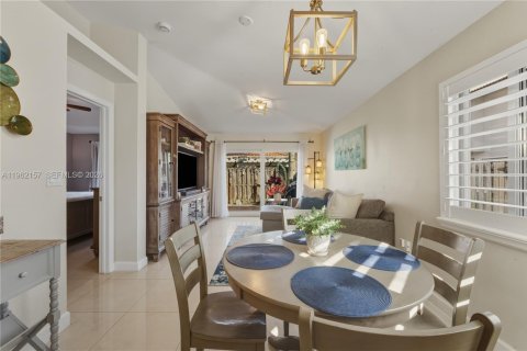Touwnhouse à vendre à Doral, Floride: 2 chambres, 85.75 m2 № 2025872 - photo 5
