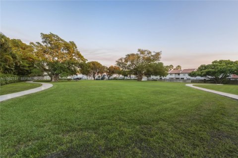 Touwnhouse à vendre à Doral, Floride: 2 chambres, 85.75 m2 № 2025872 - photo 30