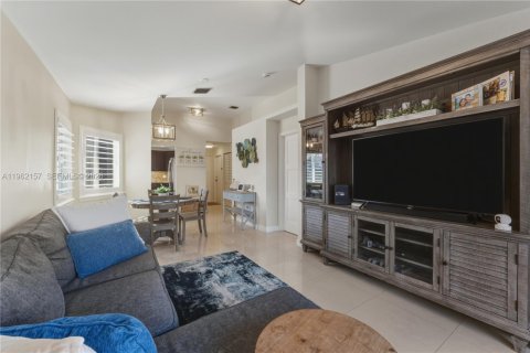 Touwnhouse à vendre à Doral, Floride: 2 chambres, 85.75 m2 № 2025872 - photo 12