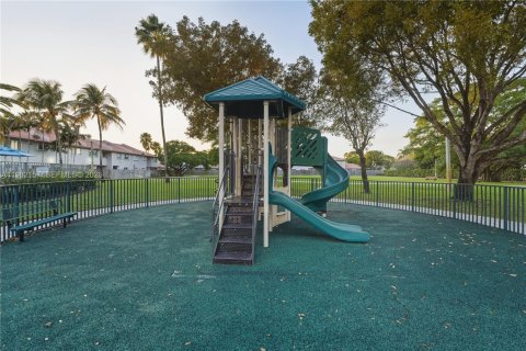 Touwnhouse à vendre à Doral, Floride: 2 chambres, 85.75 m2 № 2025872 - photo 13