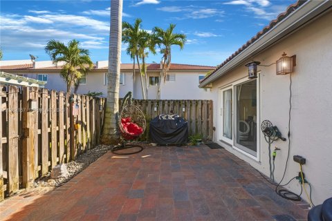Touwnhouse à vendre à Doral, Floride: 2 chambres, 85.75 m2 № 2025872 - photo 14