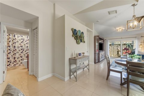 Touwnhouse à vendre à Doral, Floride: 2 chambres, 85.75 m2 № 2025872 - photo 3