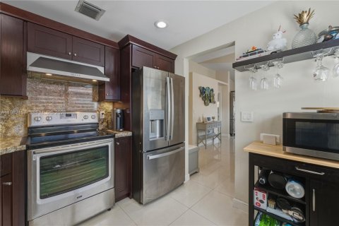 Touwnhouse à vendre à Doral, Floride: 2 chambres, 85.75 m2 № 2025872 - photo 18