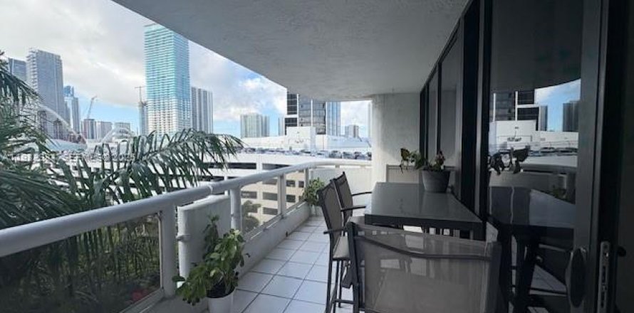 Кондоминиум с 1 спальней в Майами, Флорида № 1991642