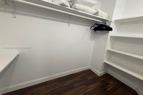 Снять в аренду кондоминиум в Майами, Флорида 1 спальня, 91.51м2, № 1991642 - фото 11