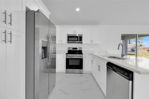 Villa ou maison à vendre à Cape Coral, Floride: 3 chambres, 121.7 m2 № 2258854 - photo 29
