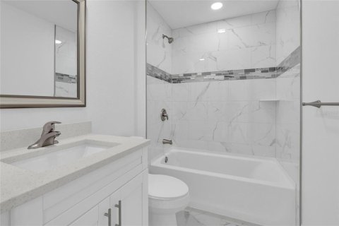 Villa ou maison à vendre à Cape Coral, Floride: 3 chambres, 121.7 m2 № 2258854 - photo 21