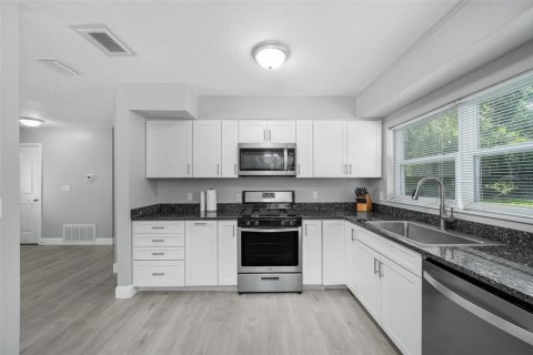 House in Gainesville, Florida 3 bedrooms, 160.16 sq.m. № 1887104 - photo 7