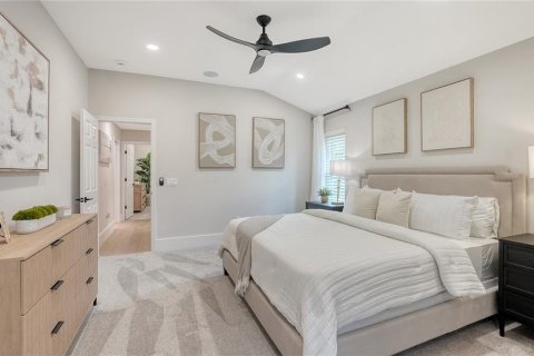 House in University Park, Florida 4 bedrooms, 287.63 sq.m. № 1765276 - photo 29
