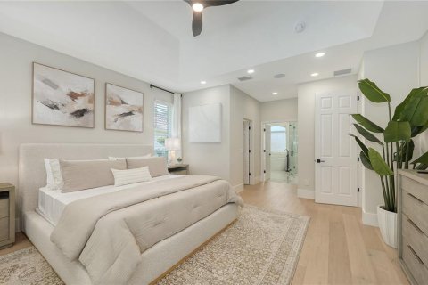 House in University Park, Florida 4 bedrooms, 287.63 sq.m. № 1765276 - photo 21