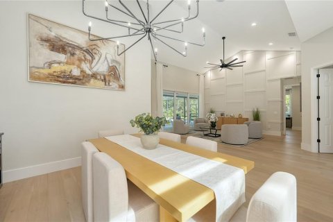House in University Park, Florida 4 bedrooms, 287.63 sq.m. № 1765276 - photo 9