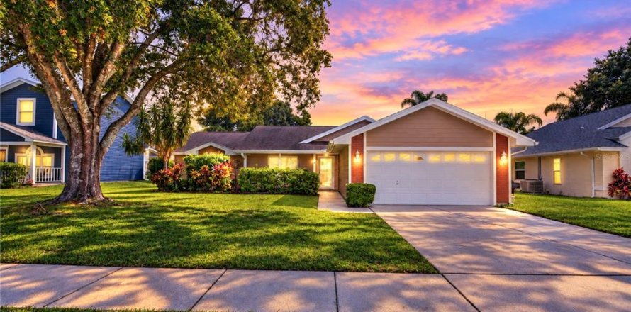 Casa en New Port Richey, Florida 3 dormitorios, 150.5 m2 № 2405174