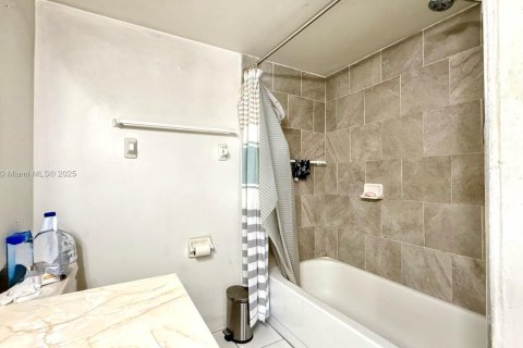 Condominio en venta en Oakland Park, Florida, 2 dormitorios, 107.77 m2 № 1833941 - foto 13