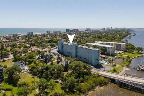 Купить кондоминиум в Дейтона-Бич, Флорида 5 комнат, 104.52м2, № 1629055 - фото 1