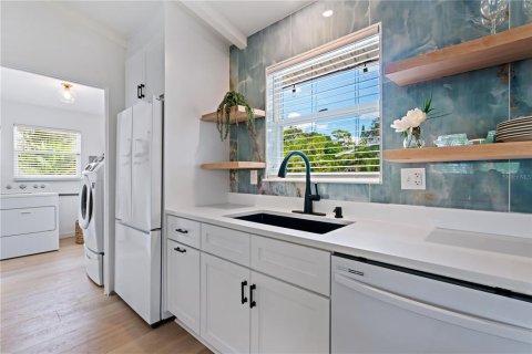 Villa ou maison à louer à Sarasota, Floride: 2 chambres, 119.47 m2 № 1840647 - photo 8