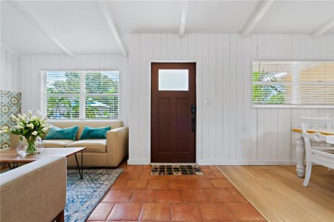 Villa ou maison à louer à Sarasota, Floride: 2 chambres, 119.47 m2 № 1840647 - photo 3
