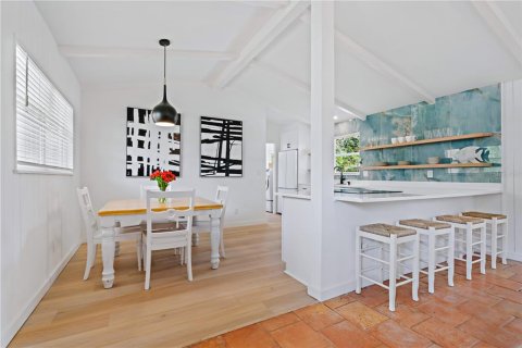 Villa ou maison à louer à Sarasota, Floride: 2 chambres, 119.47 m2 № 1840647 - photo 11