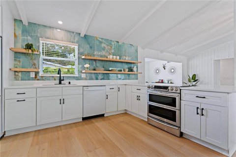 Villa ou maison à louer à Sarasota, Floride: 2 chambres, 119.47 m2 № 1840647 - photo 6