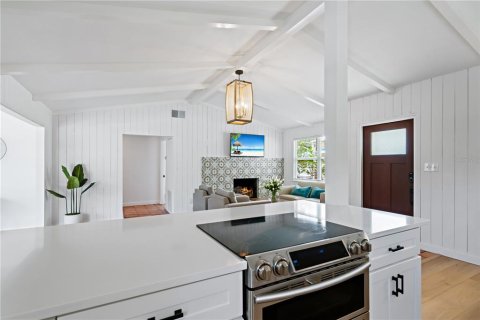 Villa ou maison à louer à Sarasota, Floride: 2 chambres, 119.47 m2 № 1840647 - photo 9