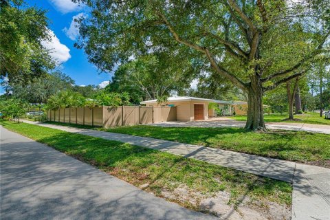 Villa ou maison à louer à Sarasota, Floride: 2 chambres, 119.47 m2 № 1840647 - photo 25