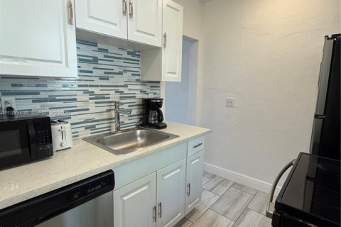 Снять в аренду виллу или дом в Майами-Бич, Флорида 2 спальни, 60.39м2, № 1991226 - фото 5