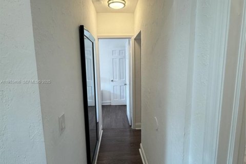 Снять в аренду виллу или дом в Майами-Бич, Флорида 2 спальни, 60.39м2, № 1991226 - фото 13