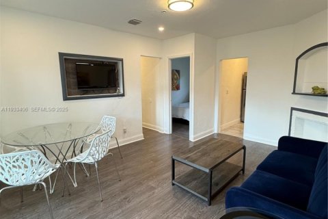 Снять в аренду виллу или дом в Майами-Бич, Флорида 2 спальни, 60.39м2, № 1991226 - фото 3