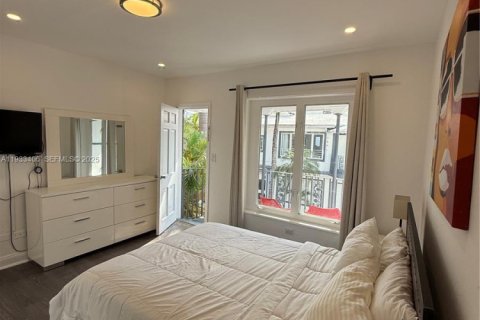 Снять в аренду виллу или дом в Майами-Бич, Флорида 2 спальни, 60.39м2, № 1991226 - фото 7