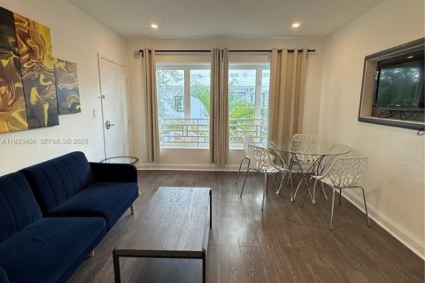 Снять в аренду виллу или дом в Майами-Бич, Флорида 2 спальни, 60.39м2, № 1991226 - фото 2