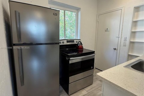 Снять в аренду виллу или дом в Майами-Бич, Флорида 2 спальни, 60.39м2, № 1991226 - фото 6