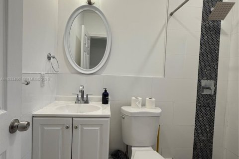 Снять в аренду виллу или дом в Майами-Бич, Флорида 2 спальни, 60.39м2, № 1991226 - фото 14