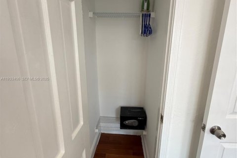 Снять в аренду виллу или дом в Майами-Бич, Флорида 2 спальни, 60.39м2, № 1991226 - фото 10