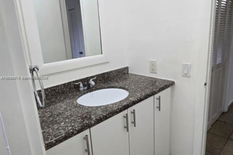 Villa ou maison à louer à North Miami, Floride: 1 chambre, 65.03 m2 № 2084293 - photo 6