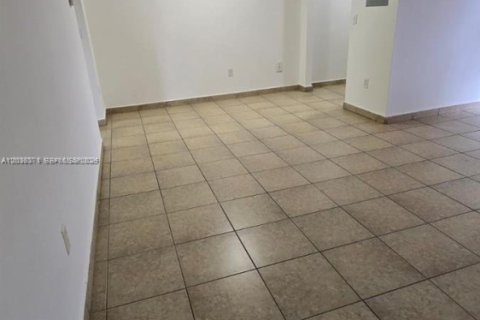 Villa ou maison à louer à North Miami, Floride: 1 chambre, 65.03 m2 № 2084293 - photo 3