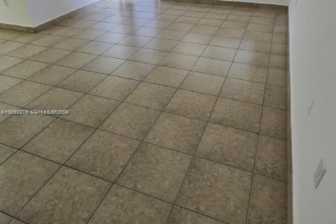Villa ou maison à louer à North Miami, Floride: 1 chambre, 65.03 m2 № 2084293 - photo 2
