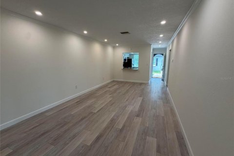 Appartement à louer à New Port Richey, Floride: 2 chambres, 80.36 m2 № 2383979 - photo 5